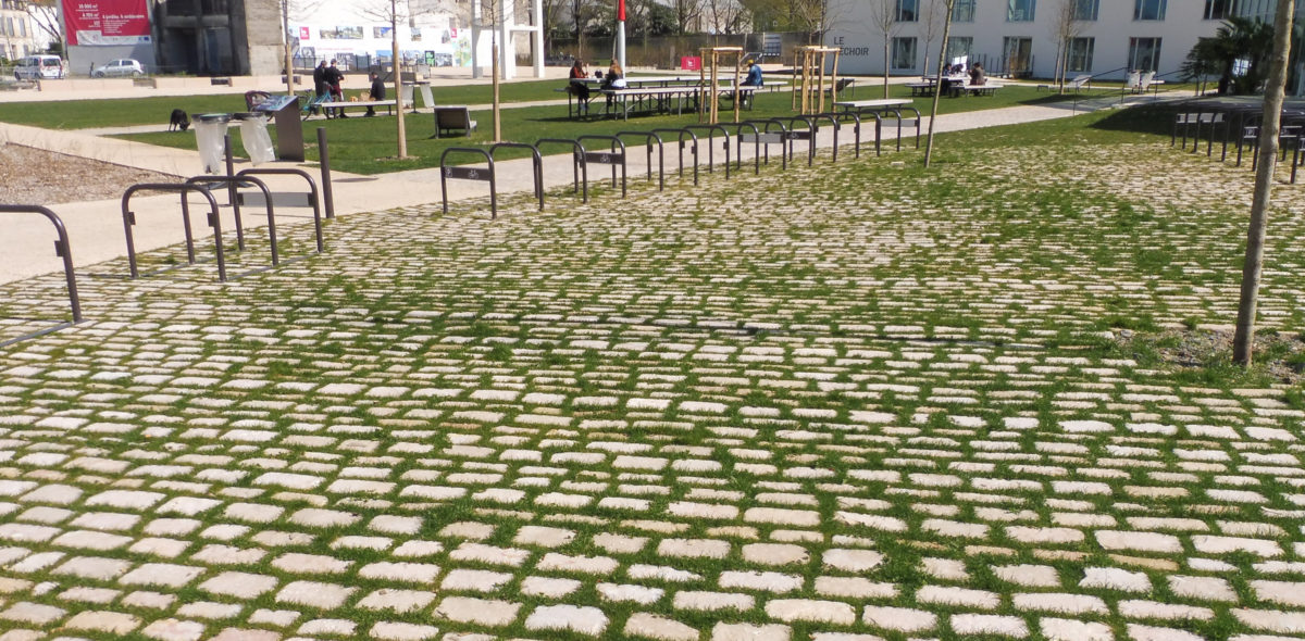 Aménagement urbain en pierres naturelles à port-boinot - deux sevres par Calminia