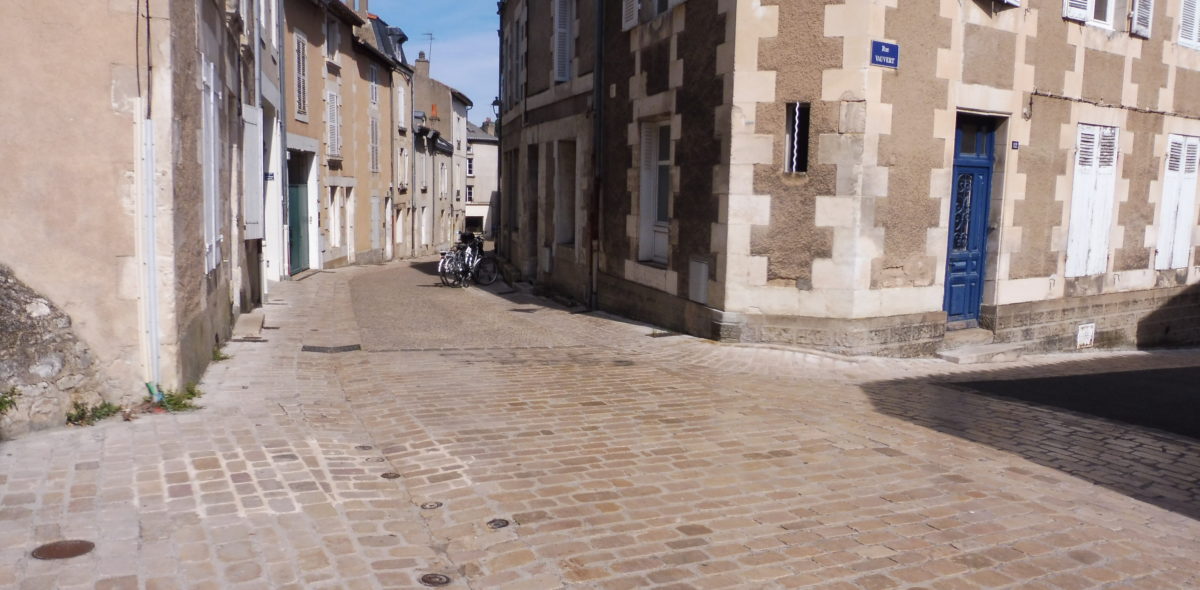 Réaménagement du pourtour du centre-ville de Poitiers - Pierre naturelle Caliminia