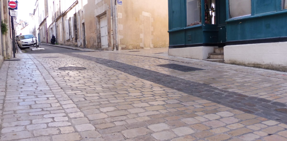 Réaménagement du pourtour du centre-ville de Poitiers - Pierre naturelle Caliminia