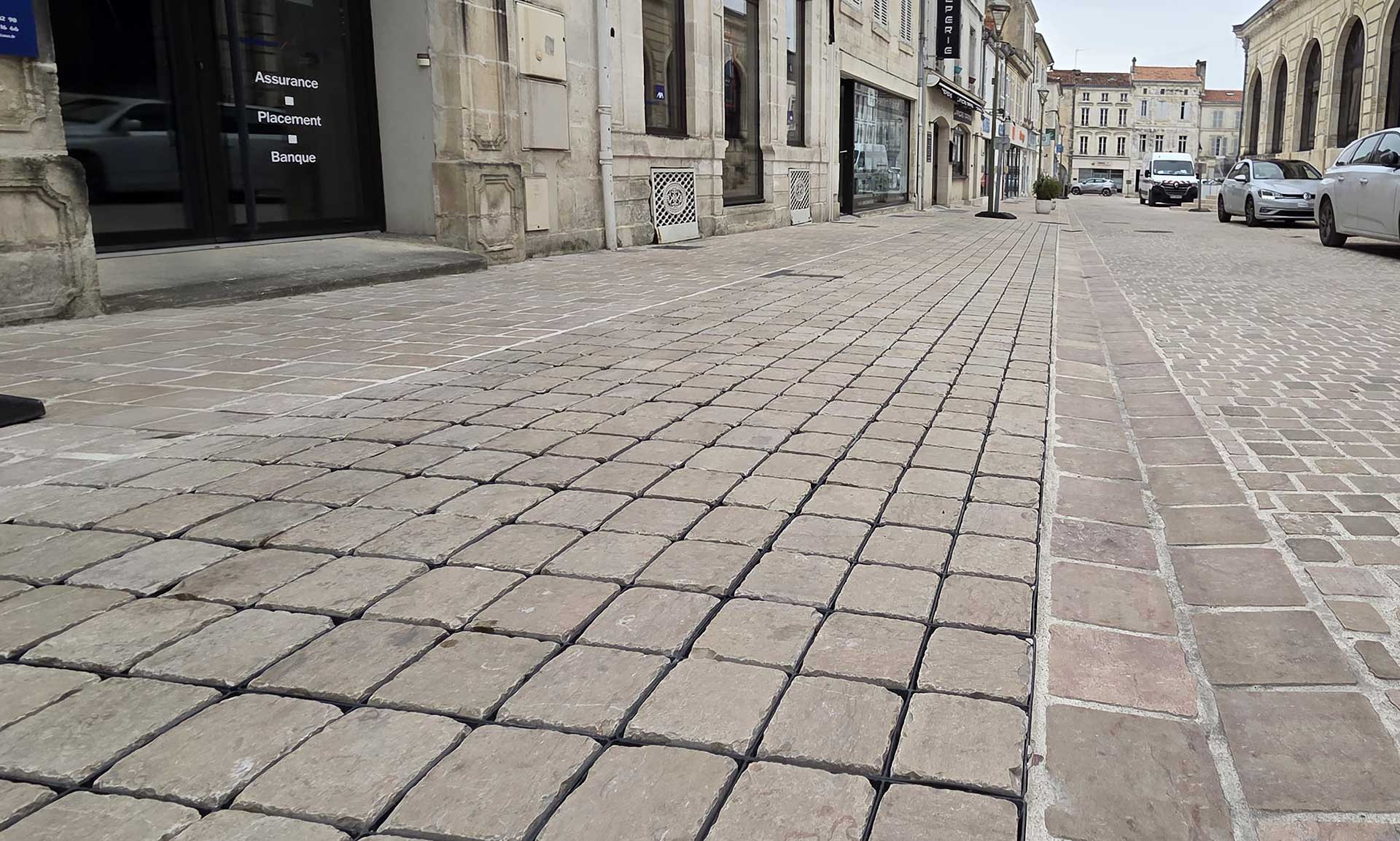 Pavés CALMISTONE® le long des commerces de Saint-Jean-d’Angély